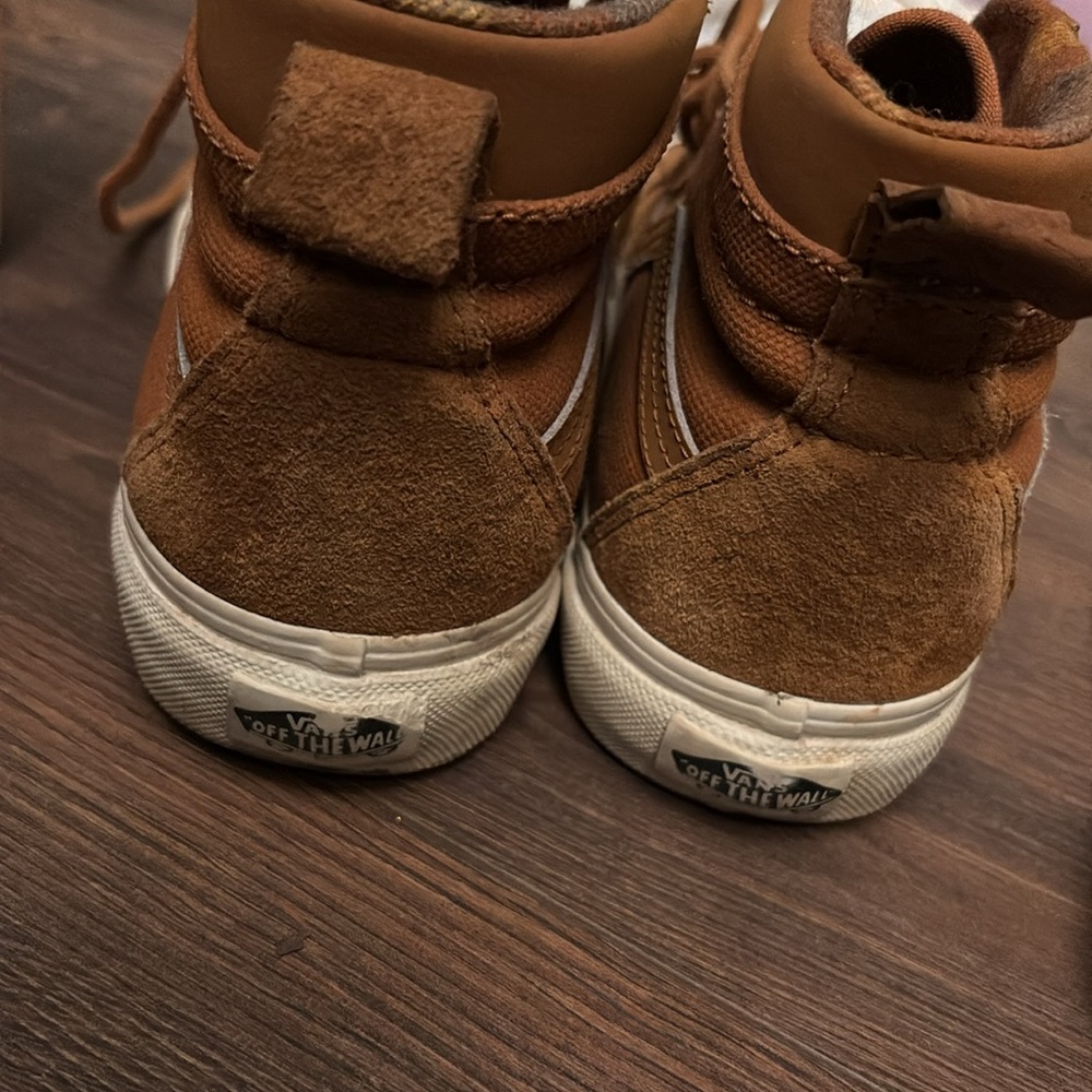 Vans - Picture 2 of 5